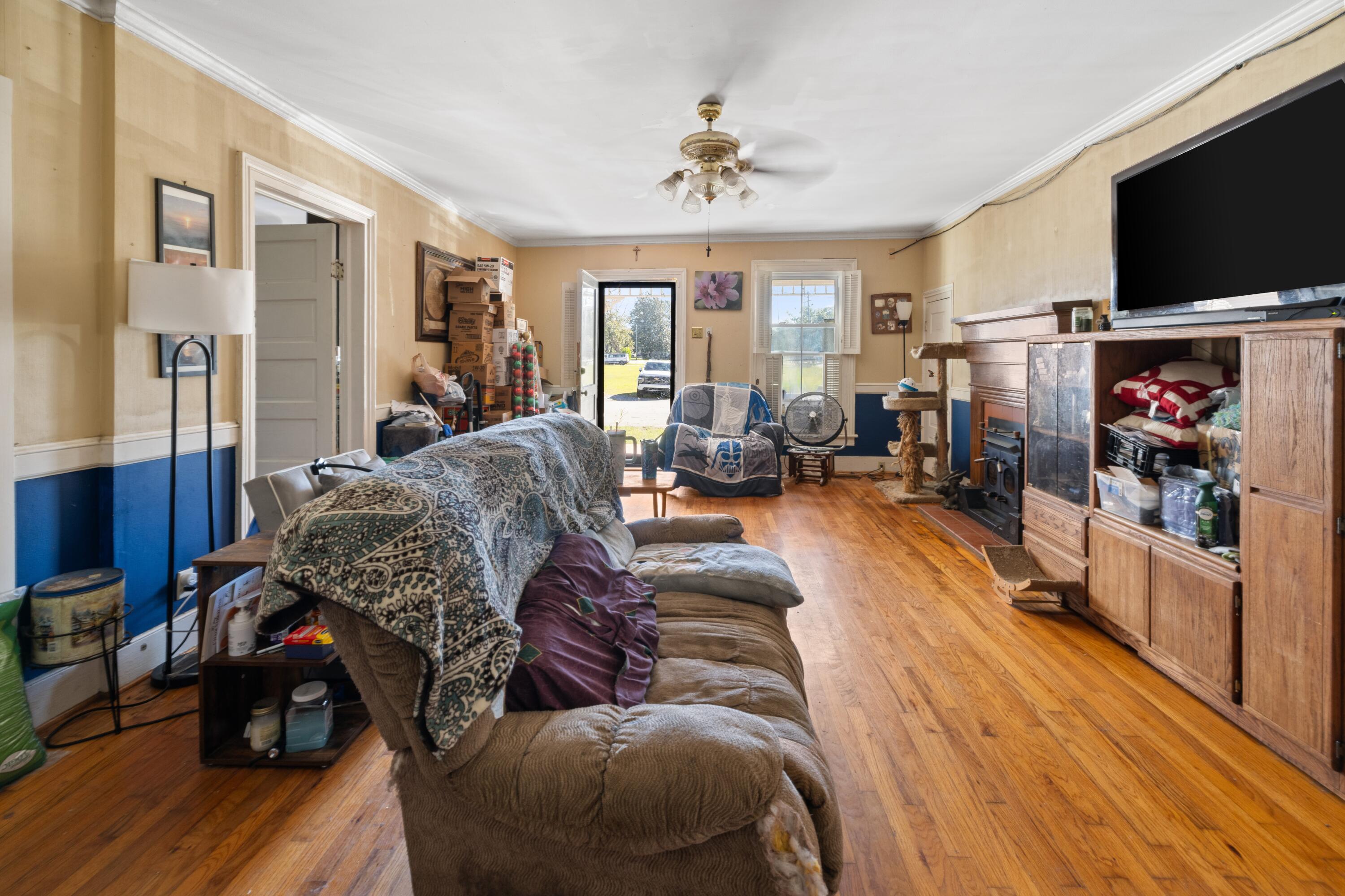 894 W 7th Street, Fairfax