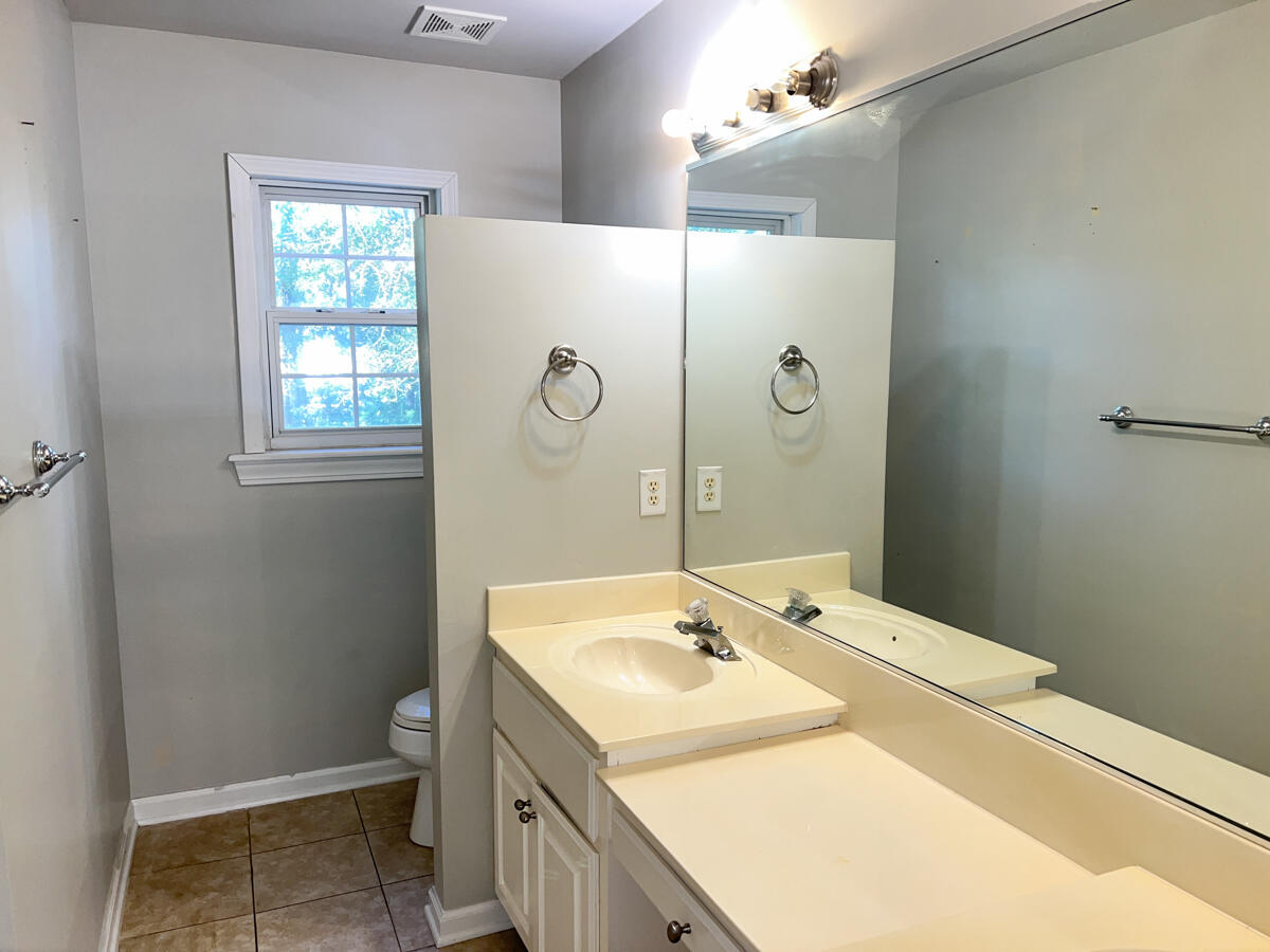 100 Sutton Lane, Goose Creek