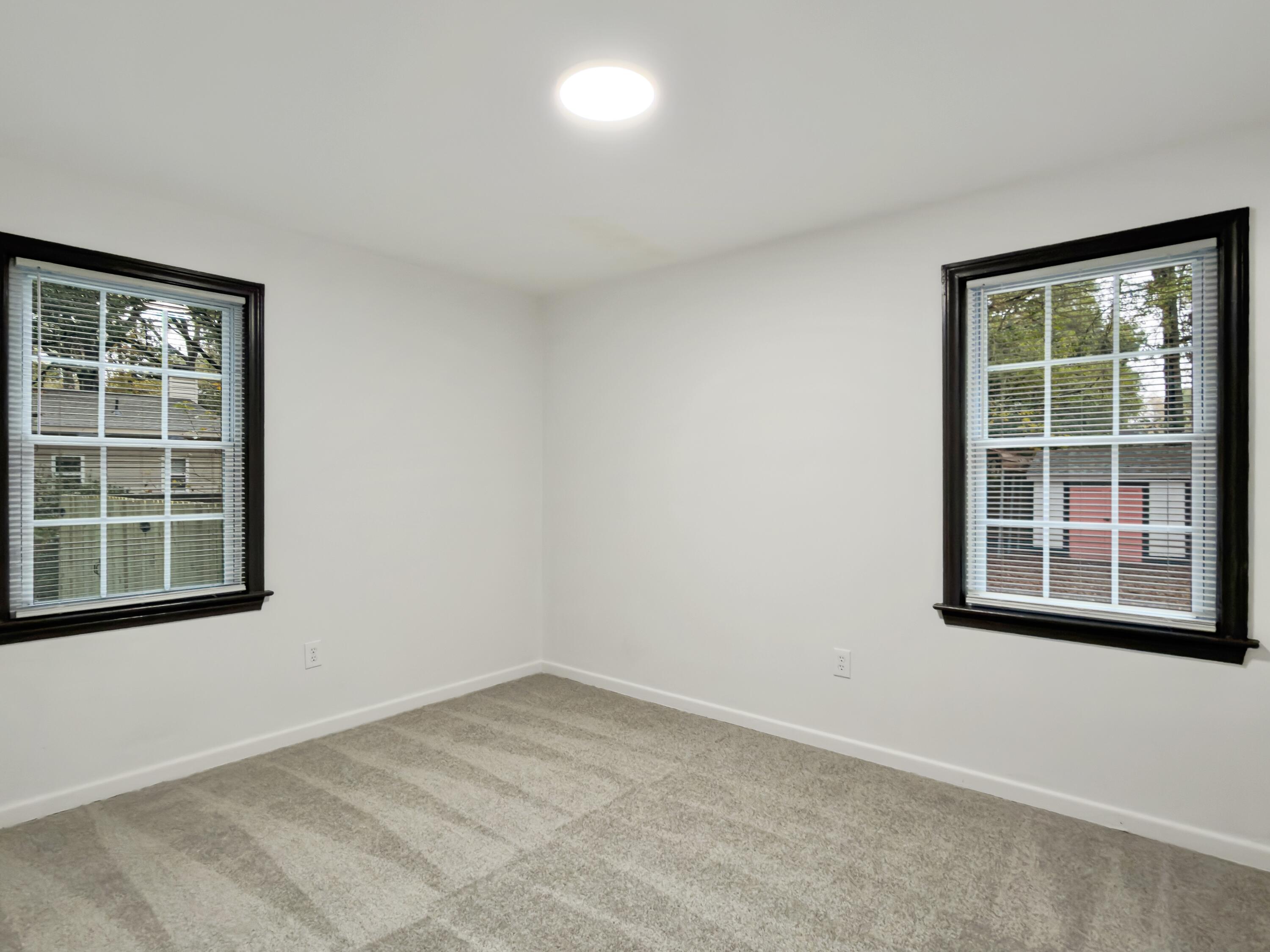 2632 Ridgewood Avenue