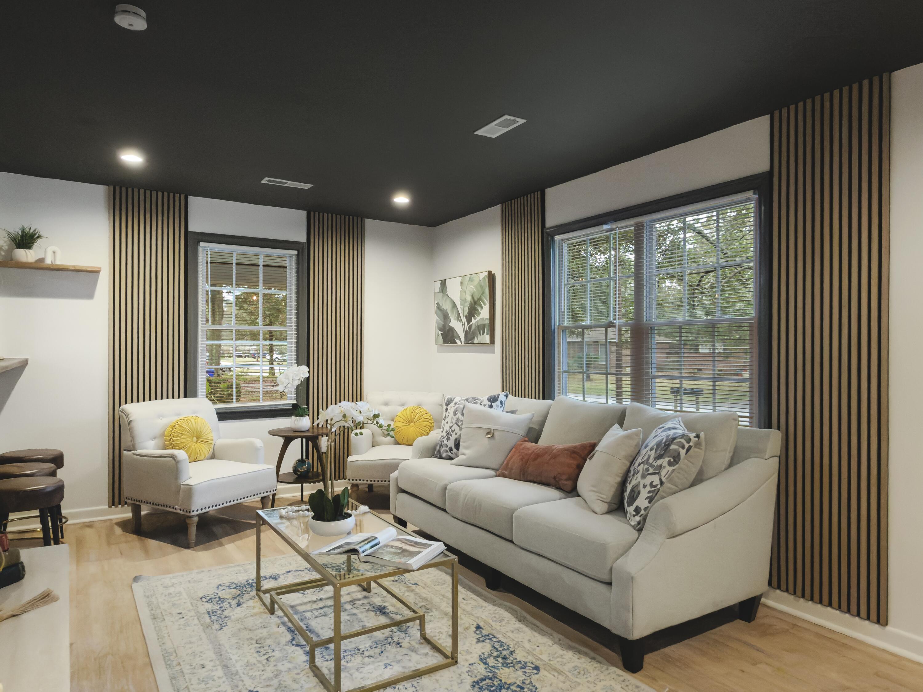 2632 Ridgewood Avenue