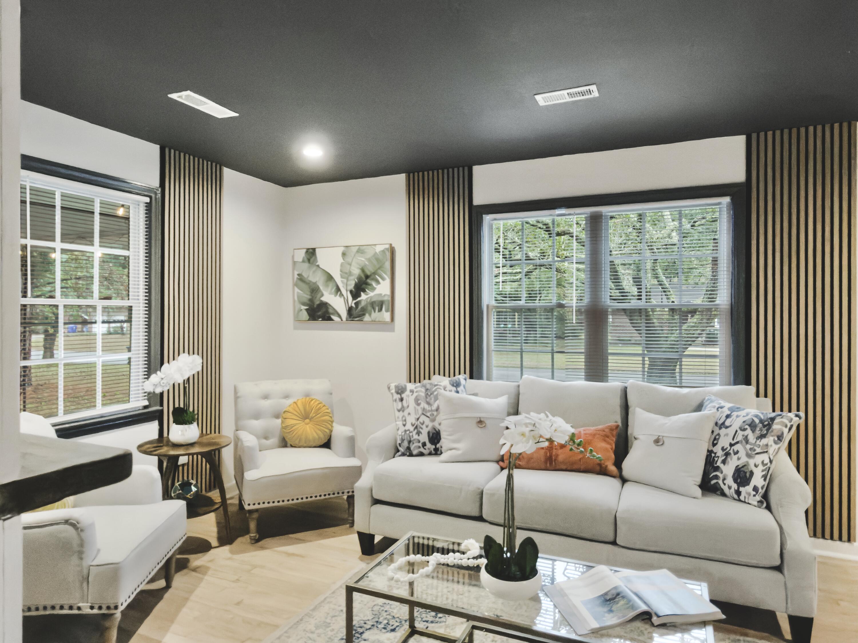 2632 Ridgewood Avenue