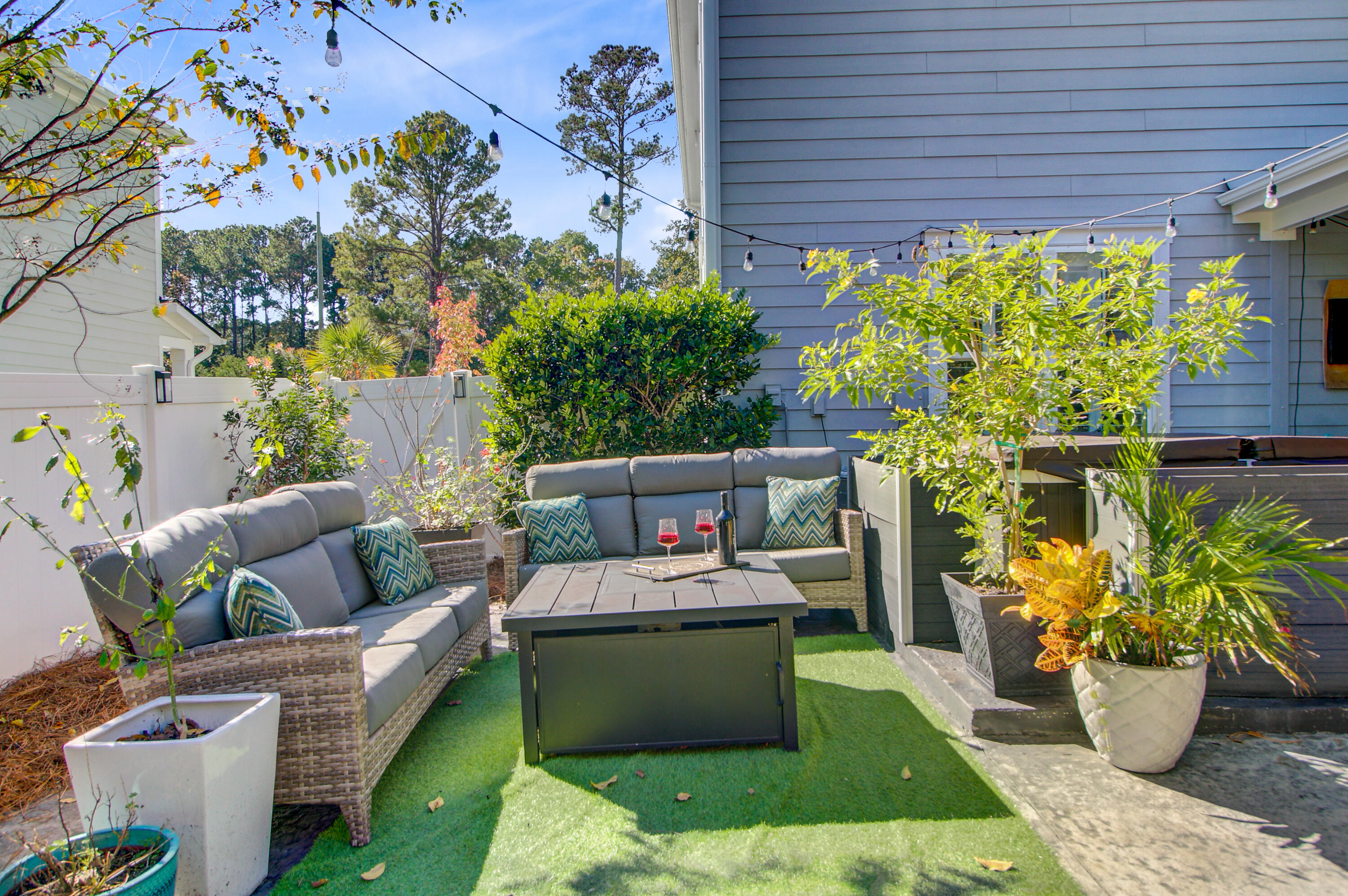 1604 Mermentau Street