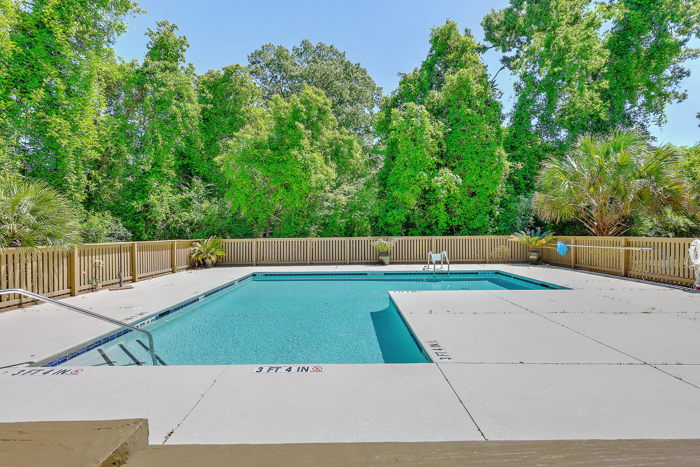 5519 Colonial Chatsworth Circle