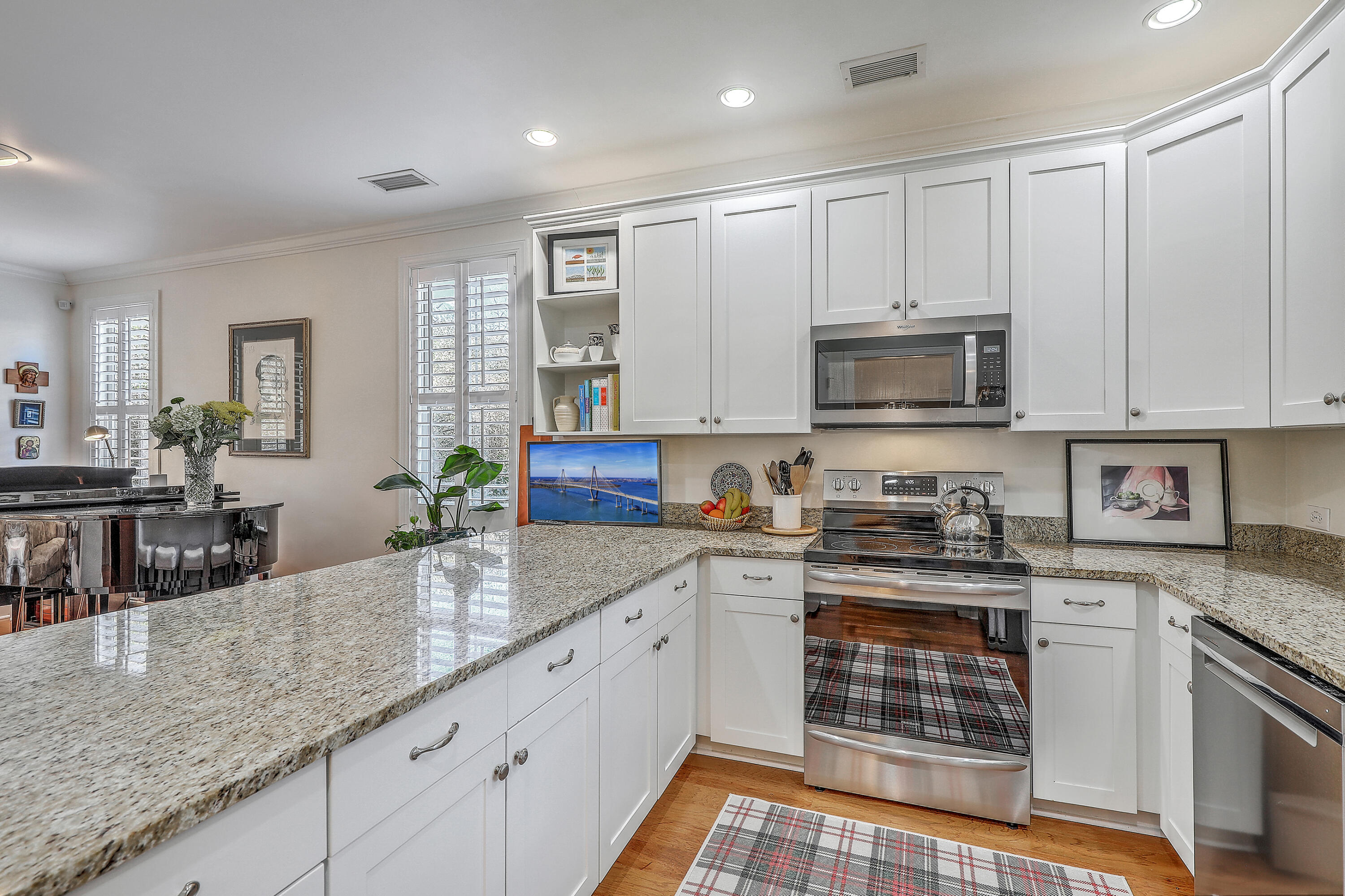 5519 Colonial Chatsworth Circle