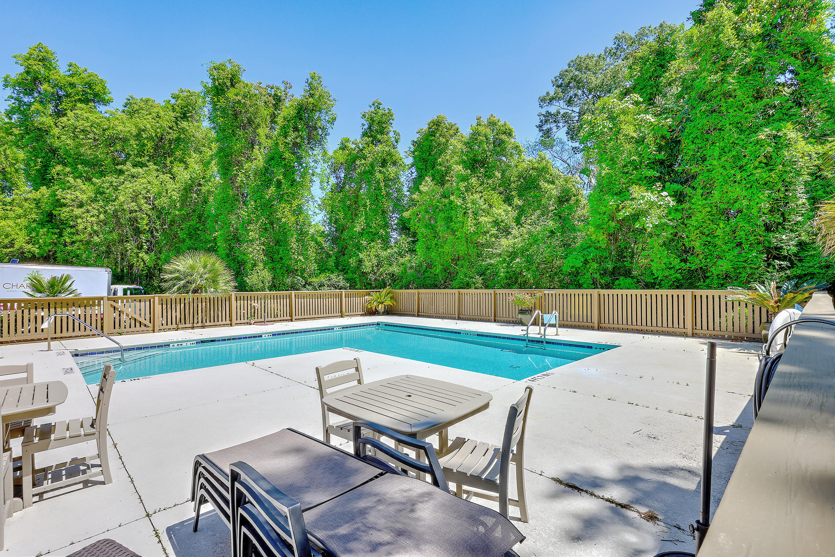 5519 Colonial Chatsworth Circle