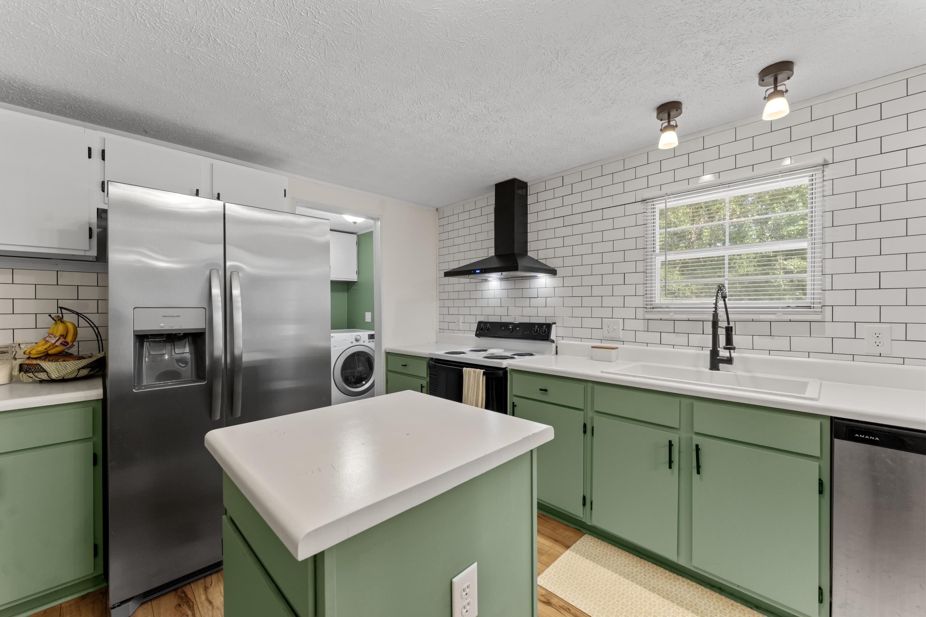 126 Fall Creek Boulevard