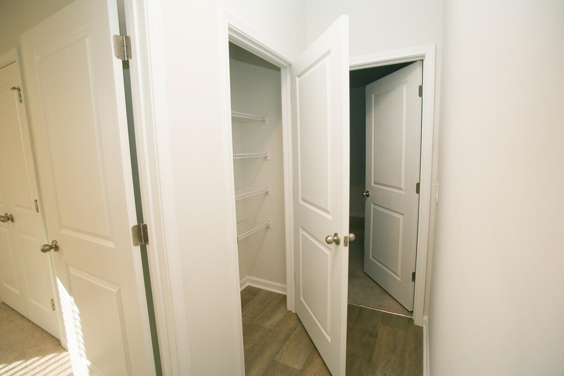 212 N Light Way