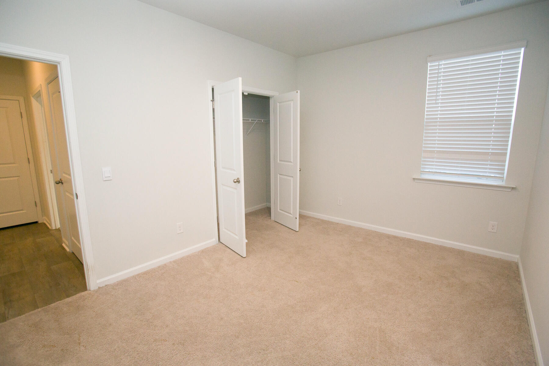 212 N Light Way