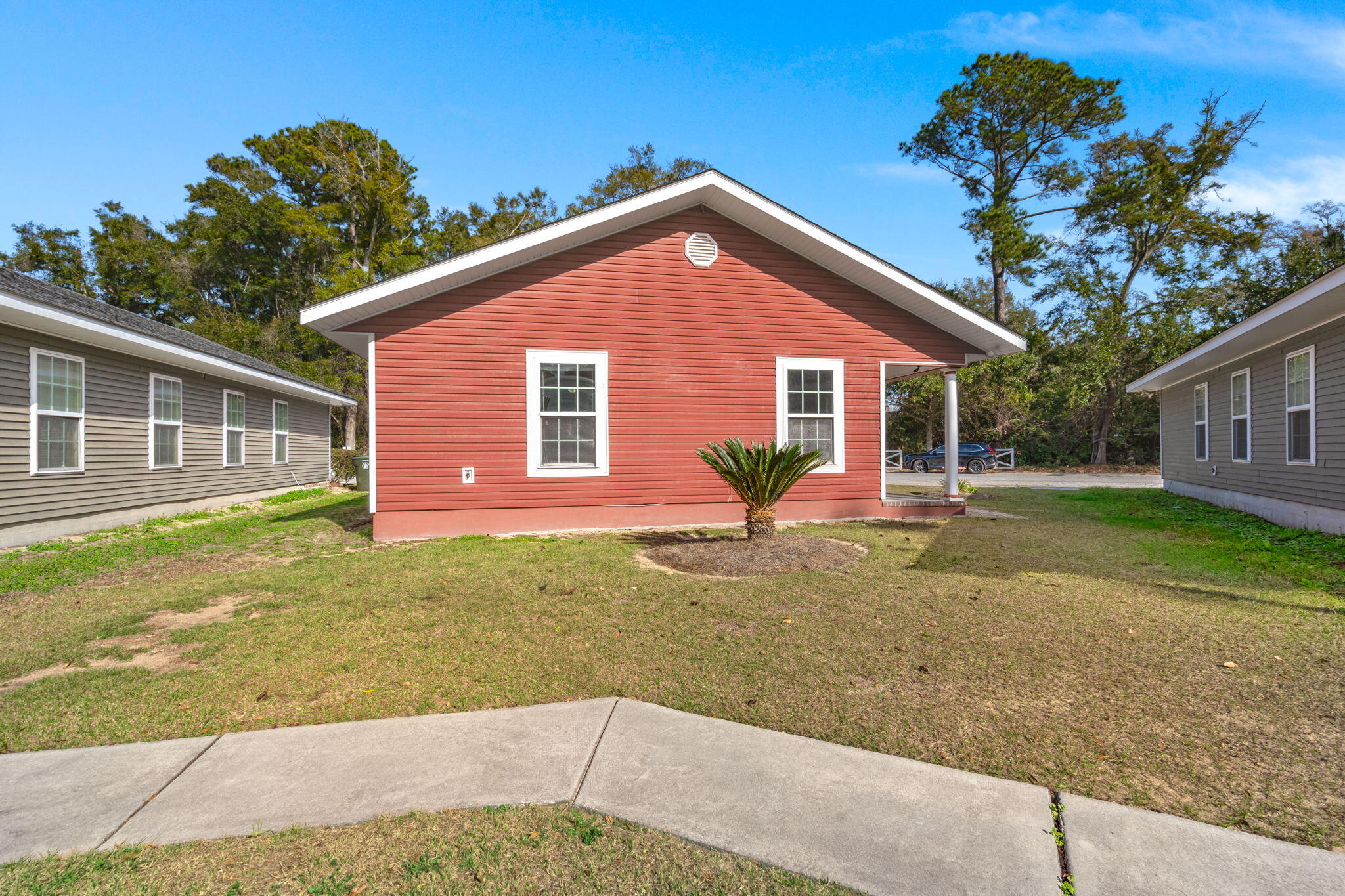 8 Laurel Leaf Lane