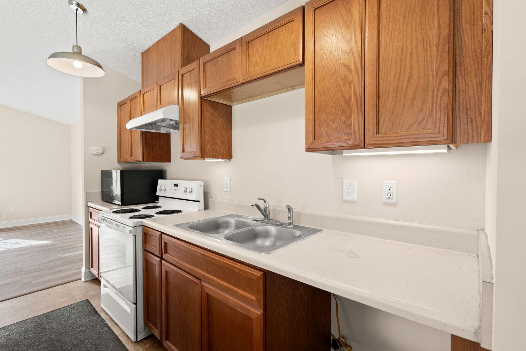 8 Laurel Leaf Lane