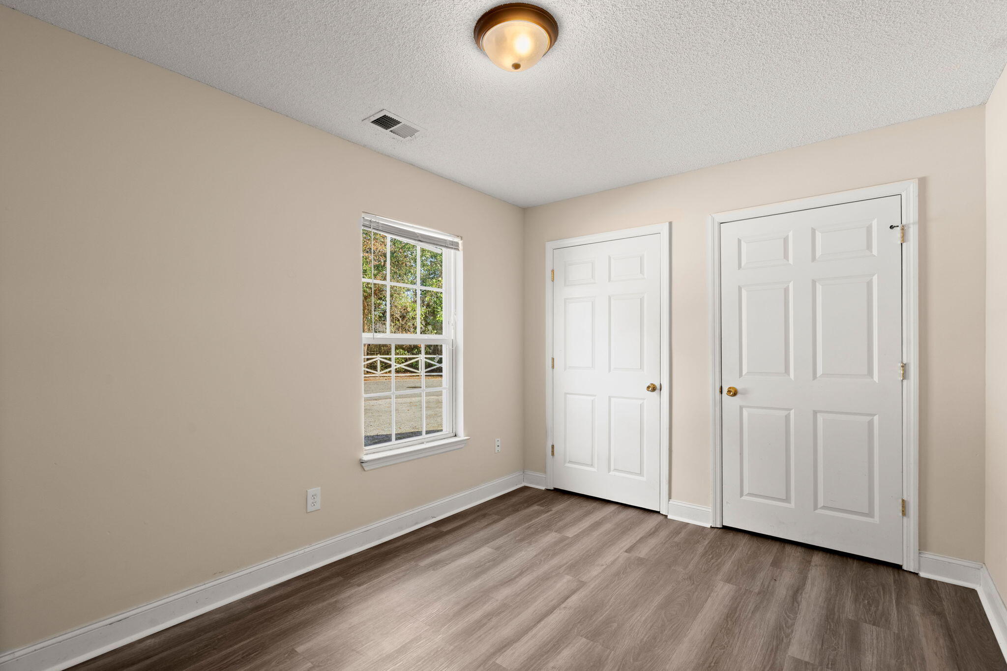 8 Laurel Leaf Lane