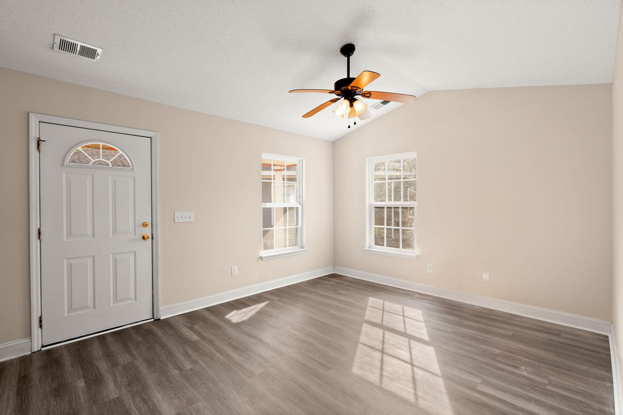 8 Laurel Leaf Lane