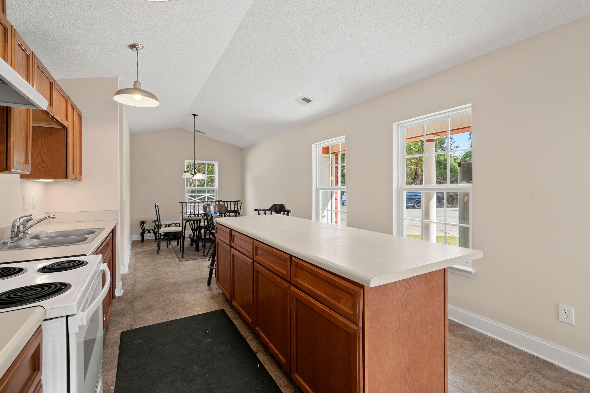 8 Laurel Leaf Lane