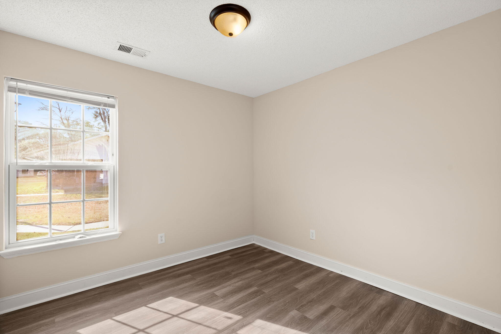 8 Laurel Leaf Lane