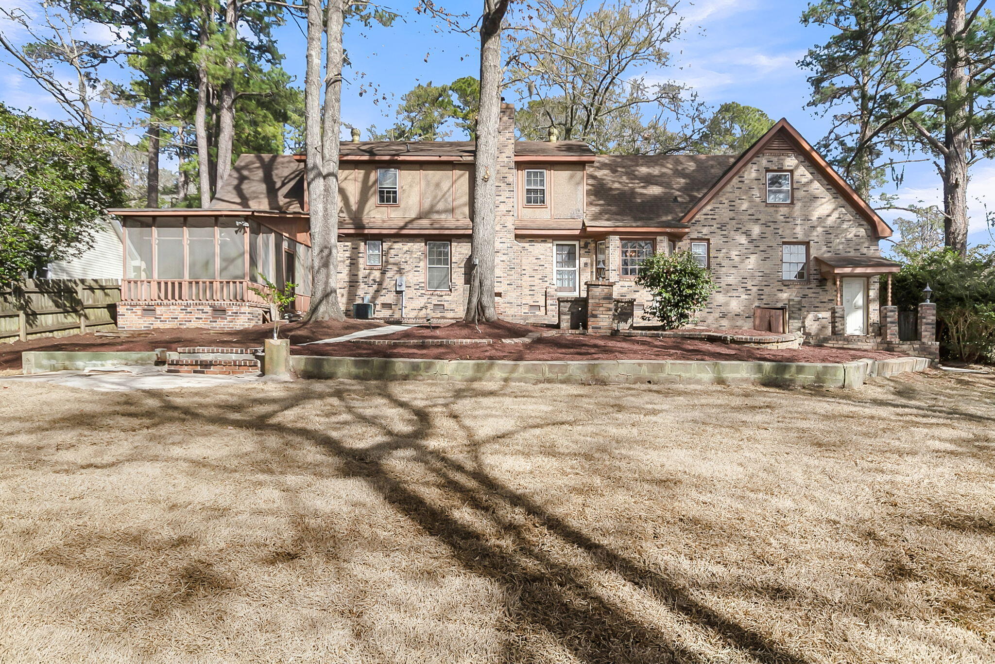 700 Fairington Drive