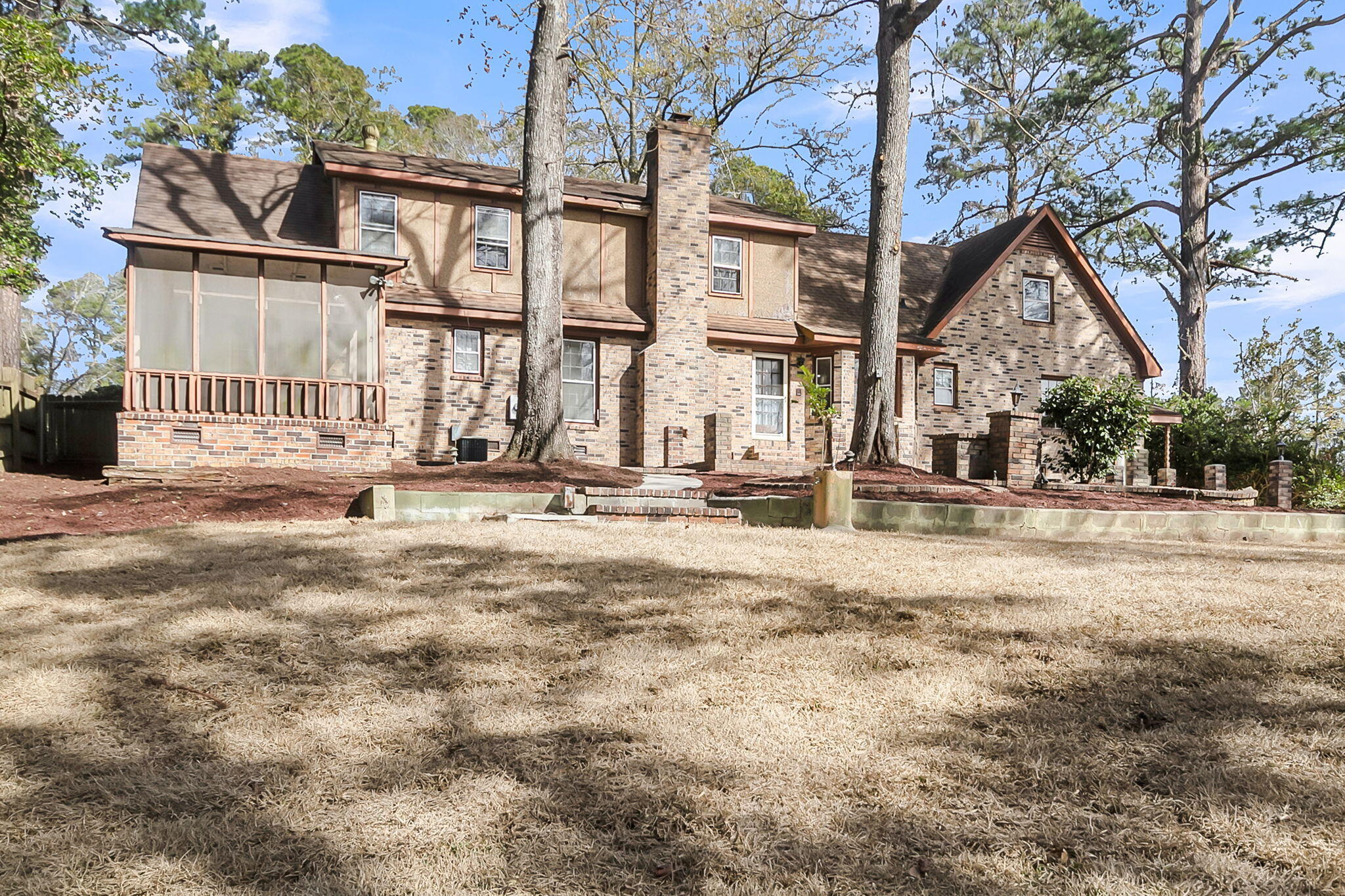 700 Fairington Drive