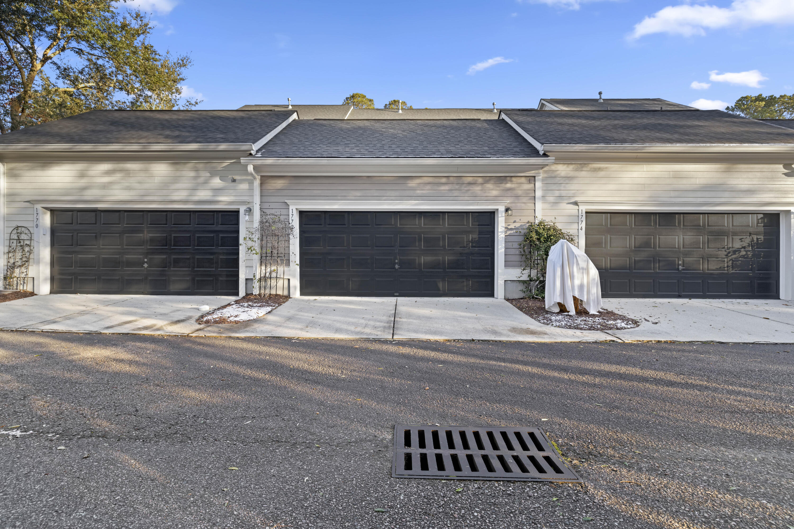 1772 Tennyson Row