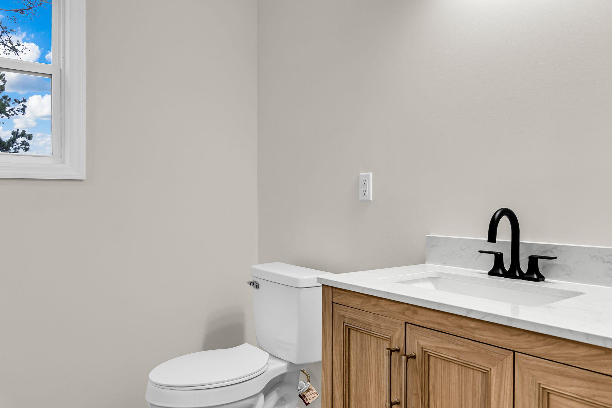 7133 Hendersonville Highway