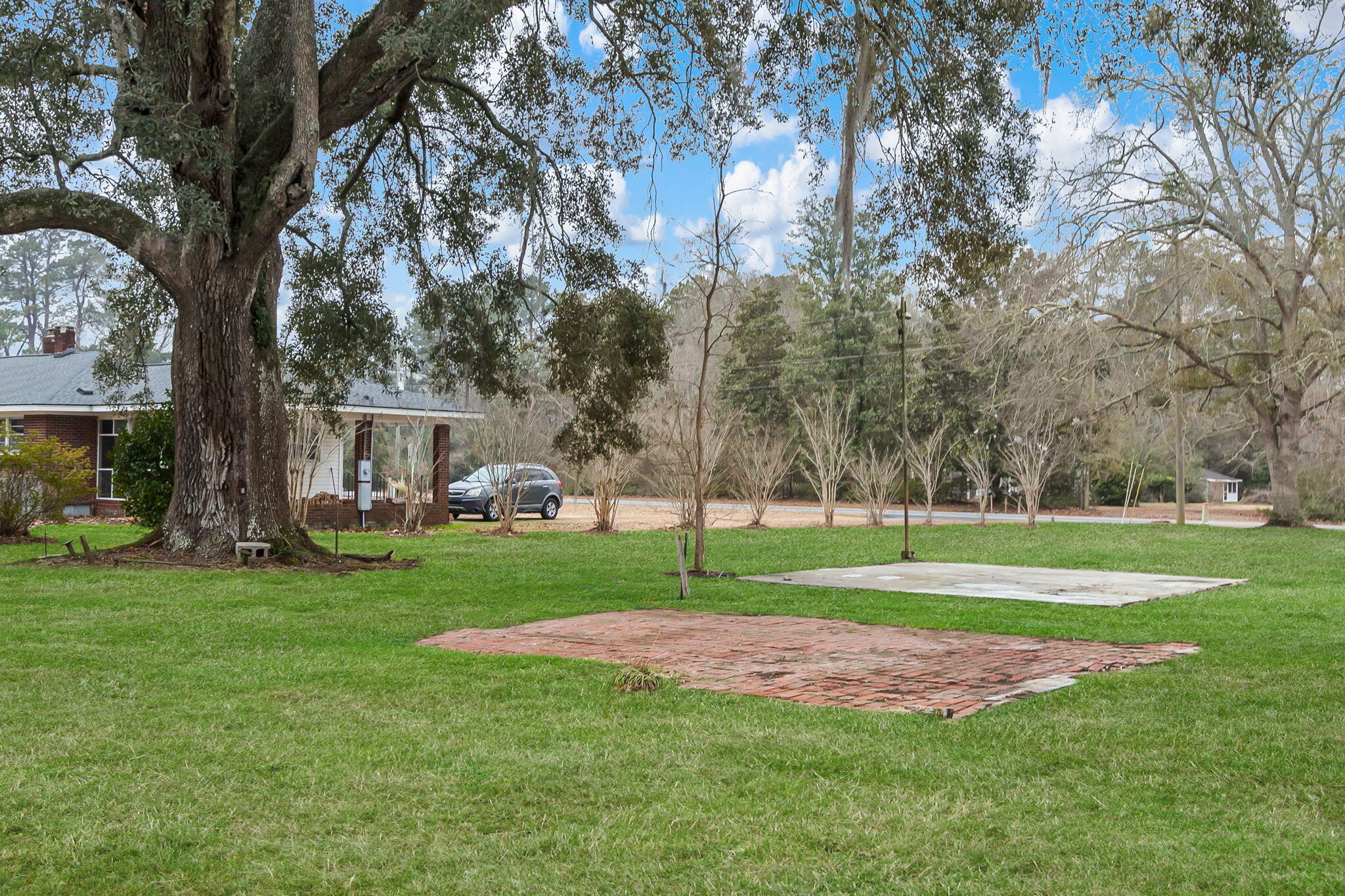 7133 Hendersonville Highway