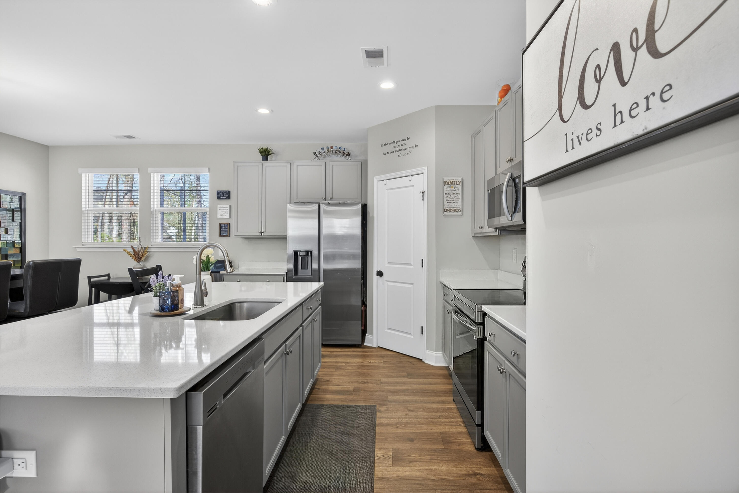 689 W Butternut Road