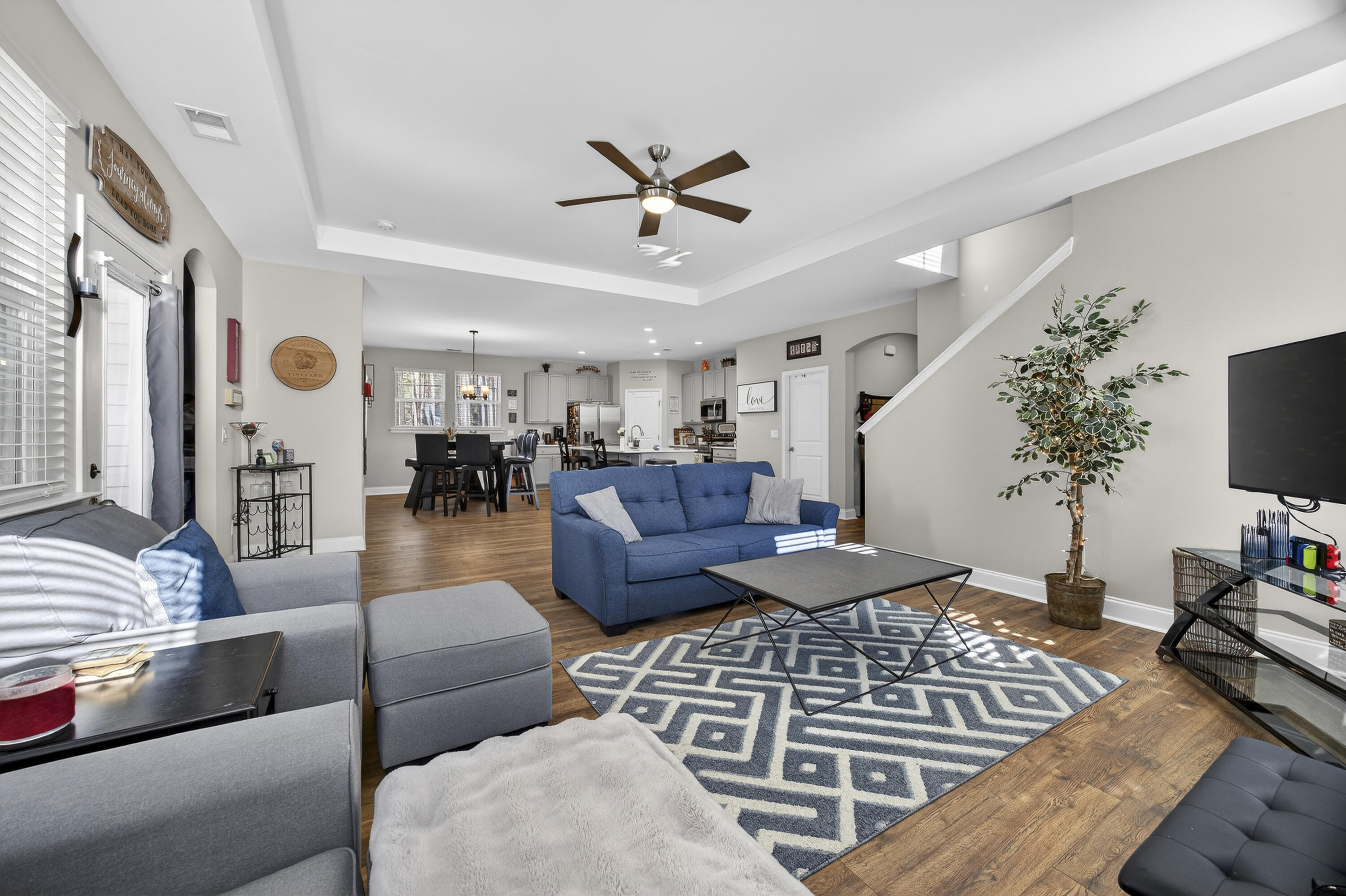 689 W Butternut Road