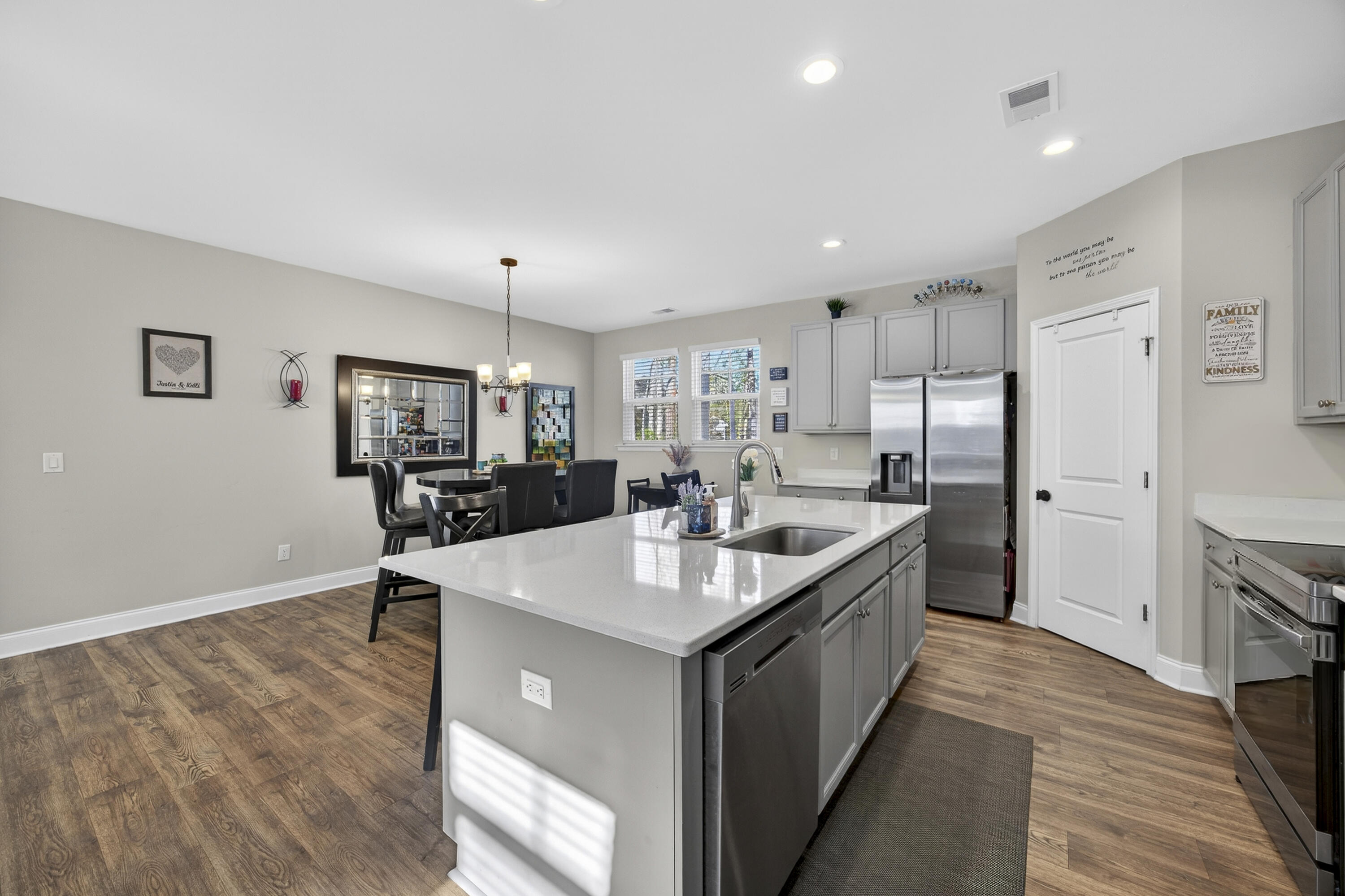 689 W Butternut Road