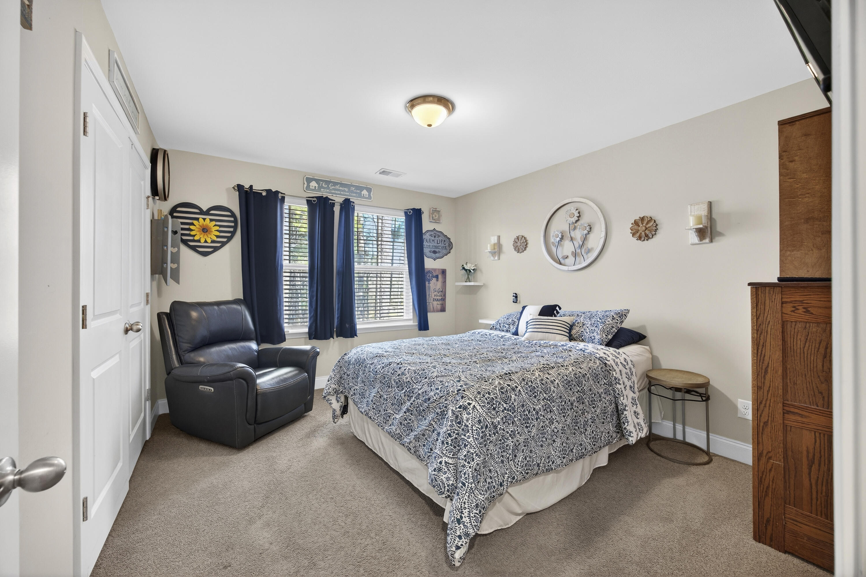 689 W Butternut Road