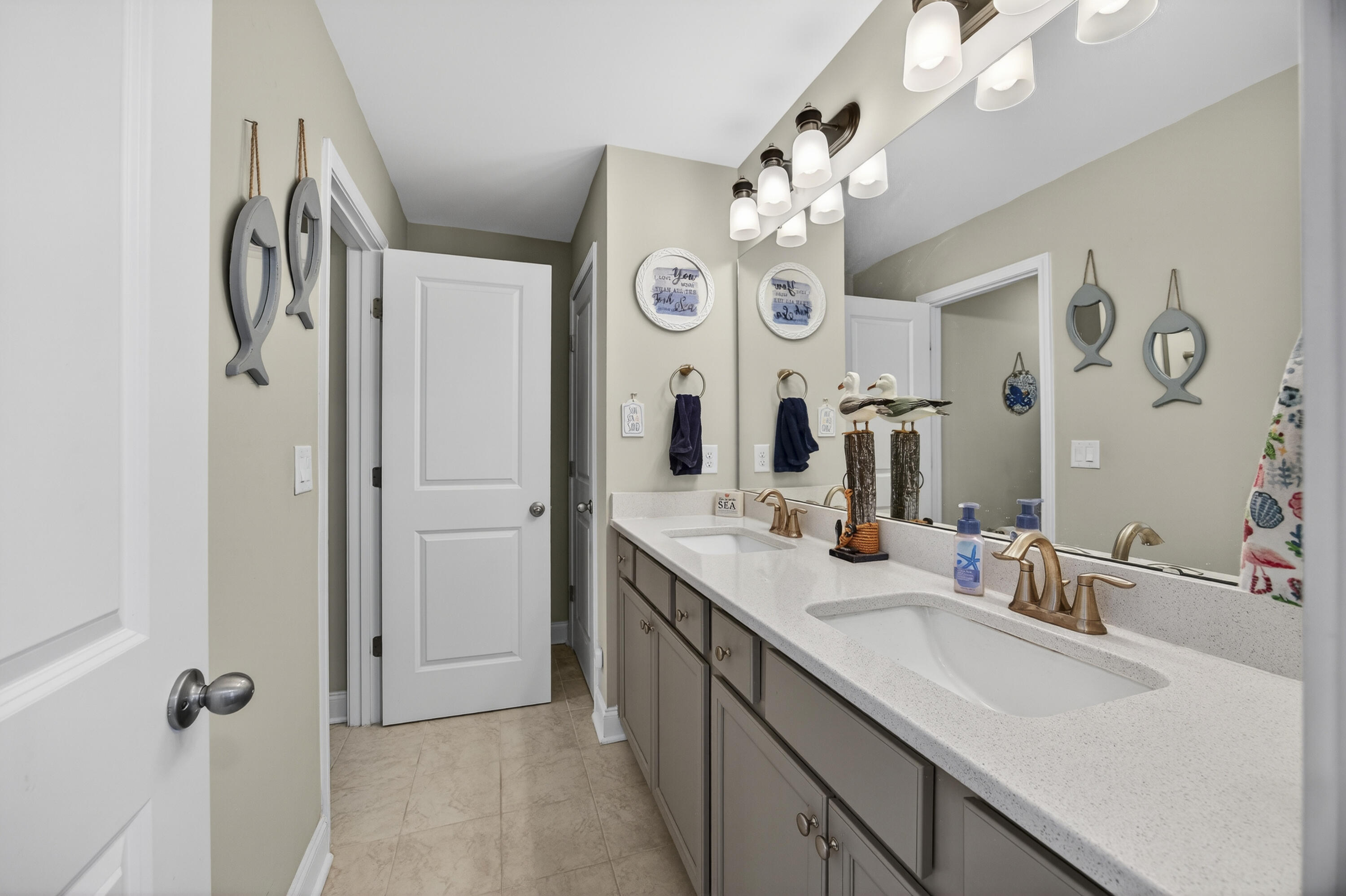 689 W Butternut Road