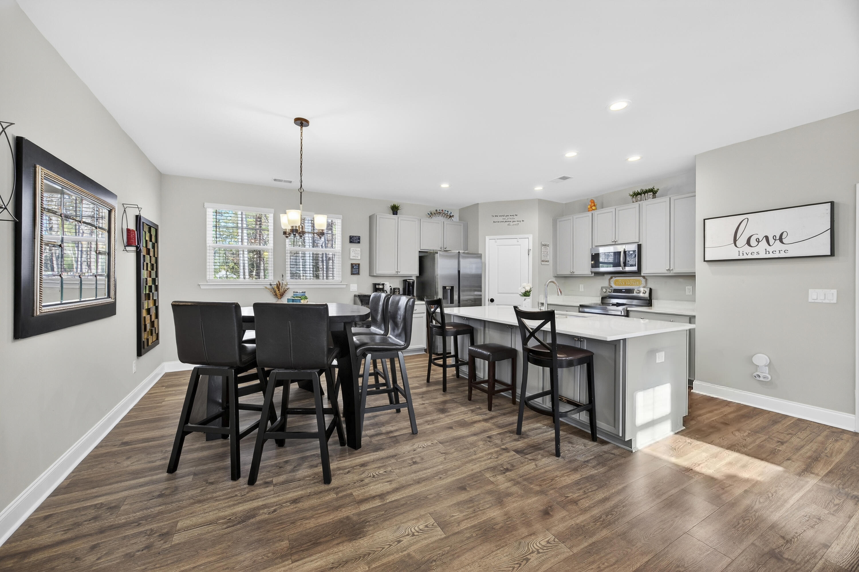 689 W Butternut Road