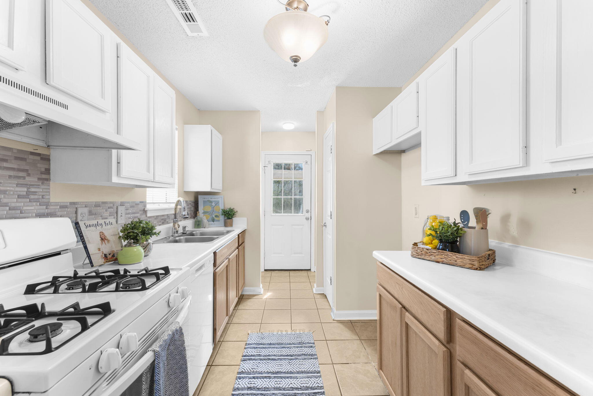 38 Woodleaf Court