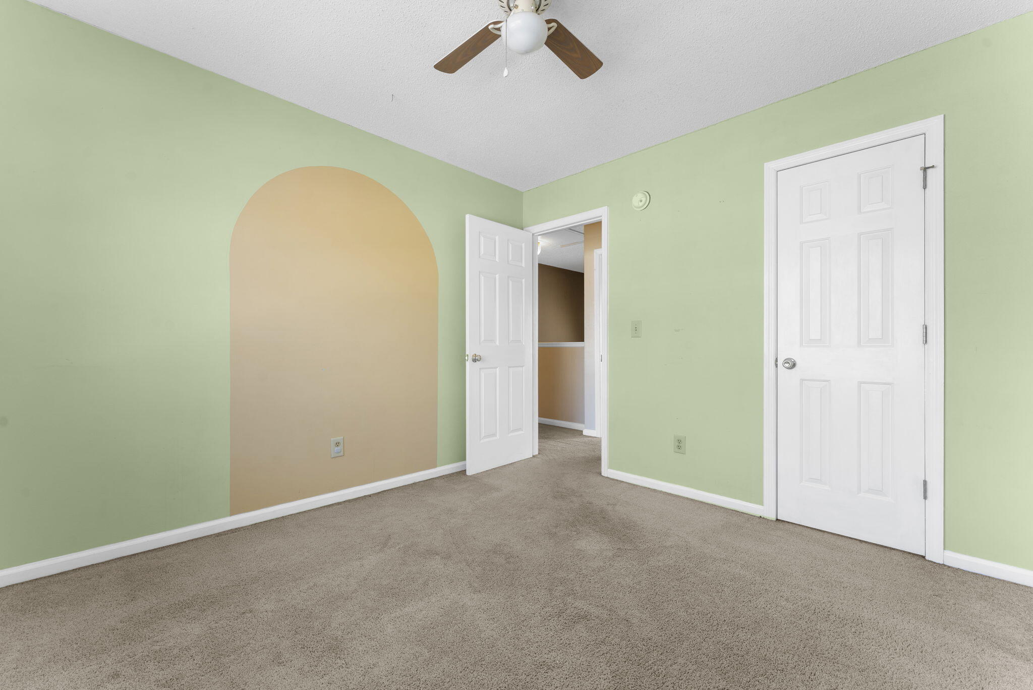 38 Woodleaf Court