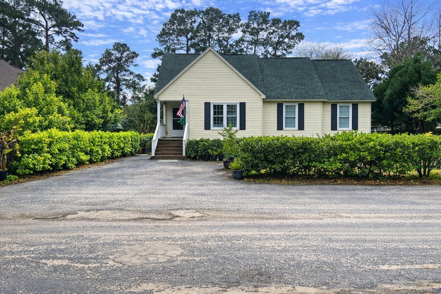316 Queens Court