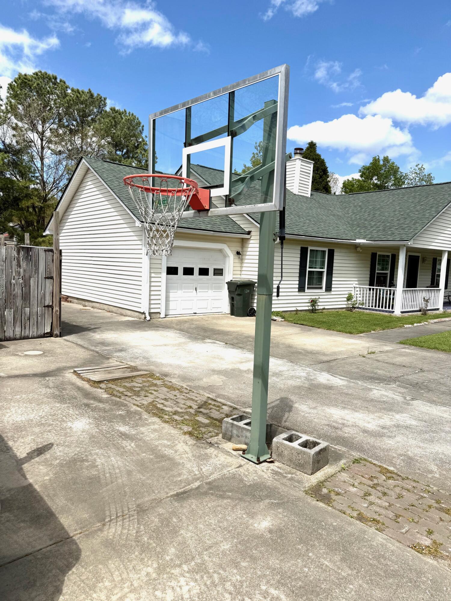 838 N Aylesbury Road