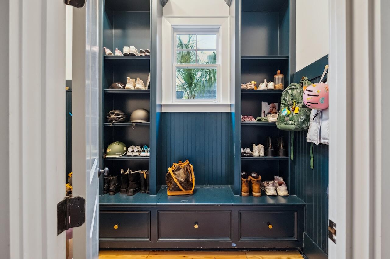 2431 Settlers Street