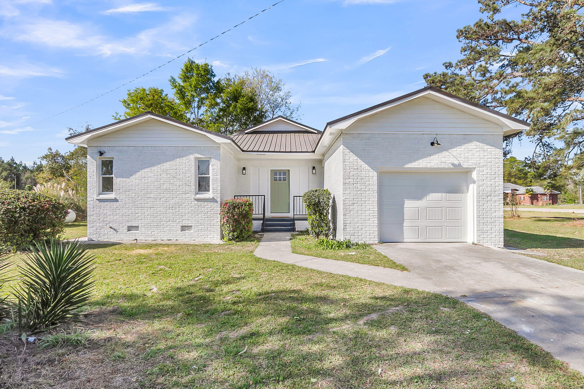 153 Davis Terrace
