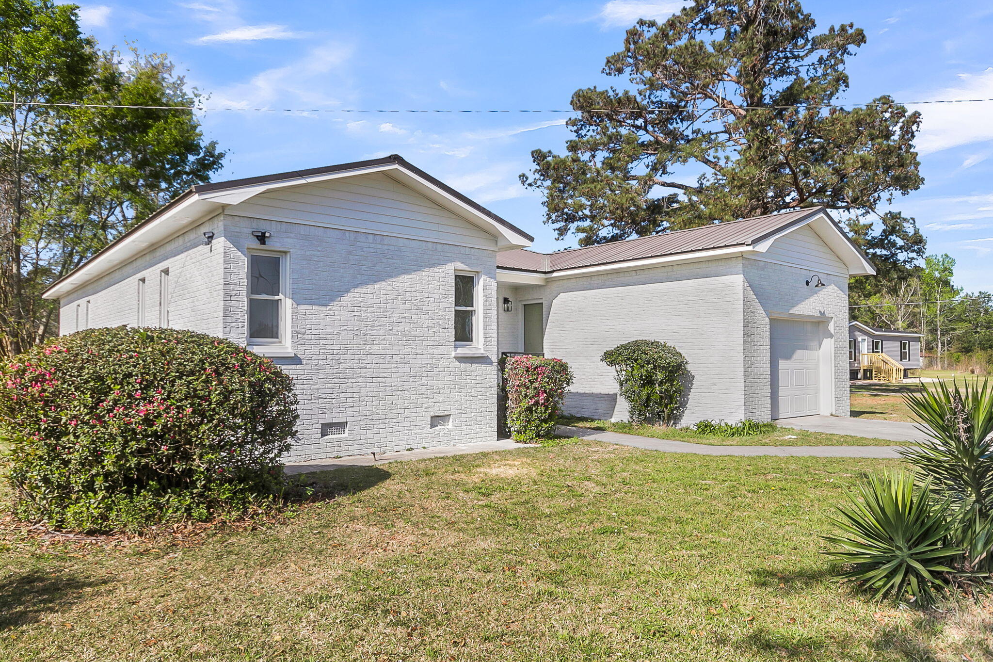 153 Davis Terrace