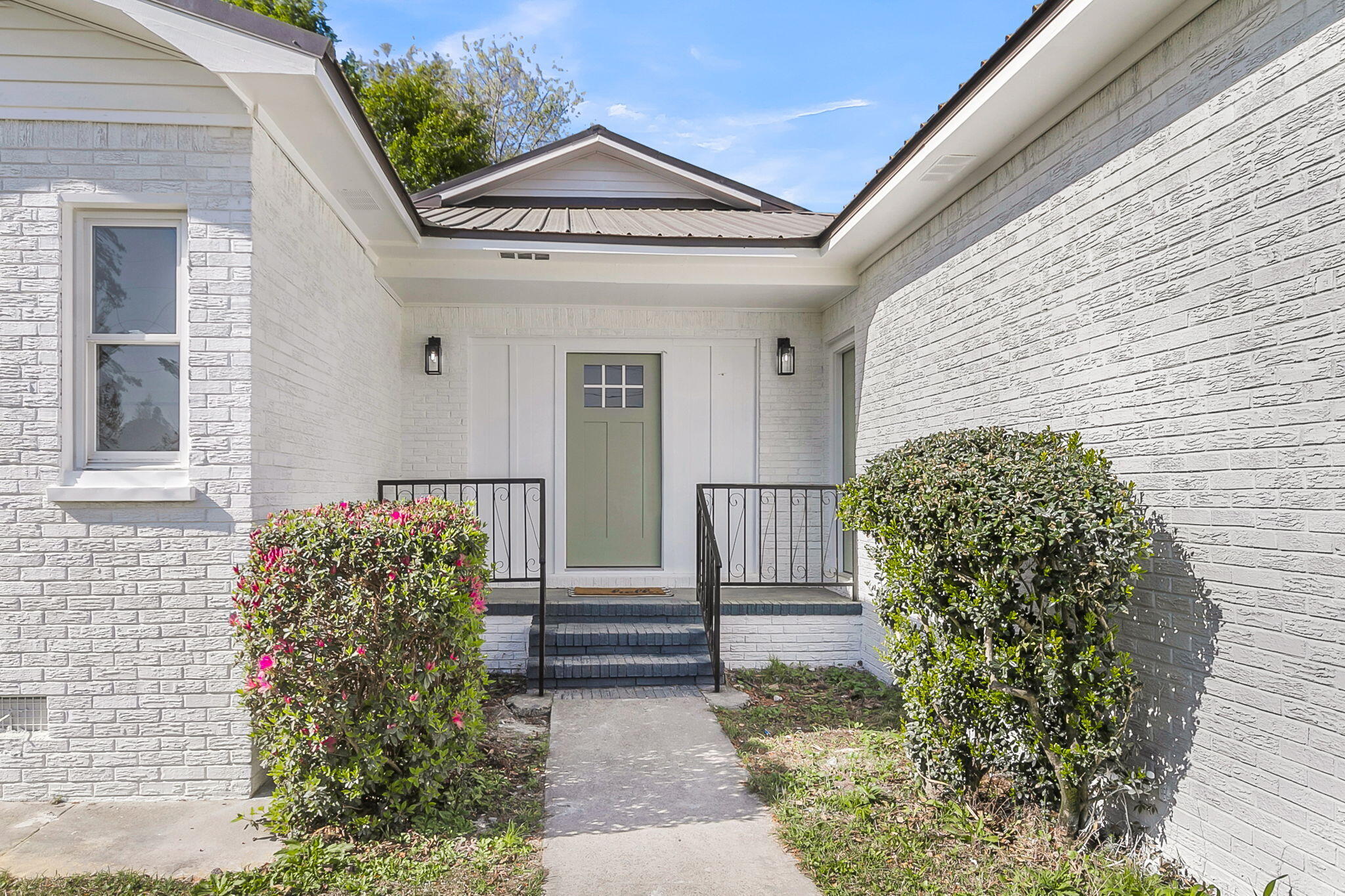 153 Davis Terrace