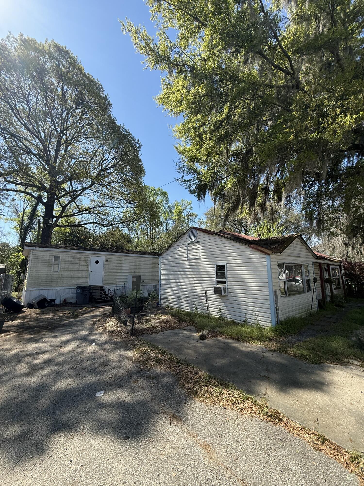 1901 Helm Avenue