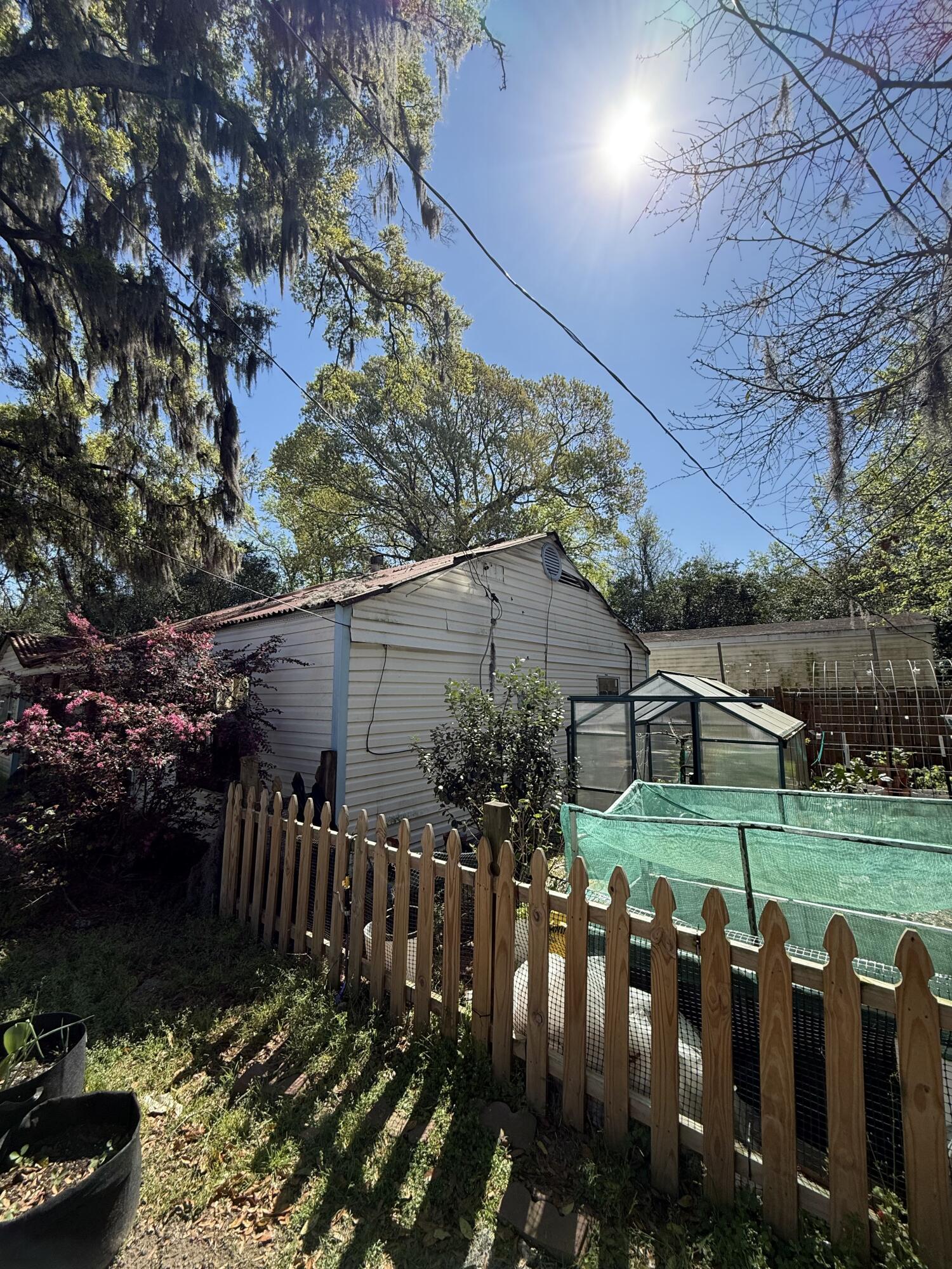 1901 Helm Avenue
