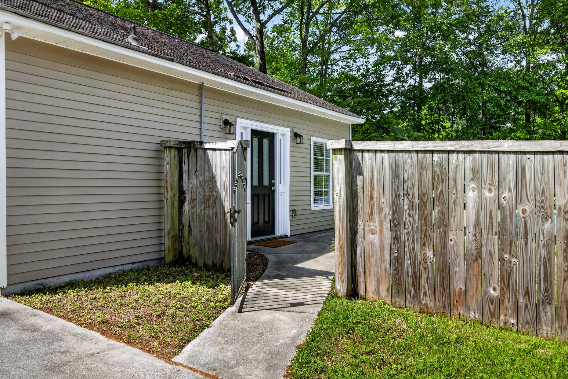 105 Cantering Hills Lane