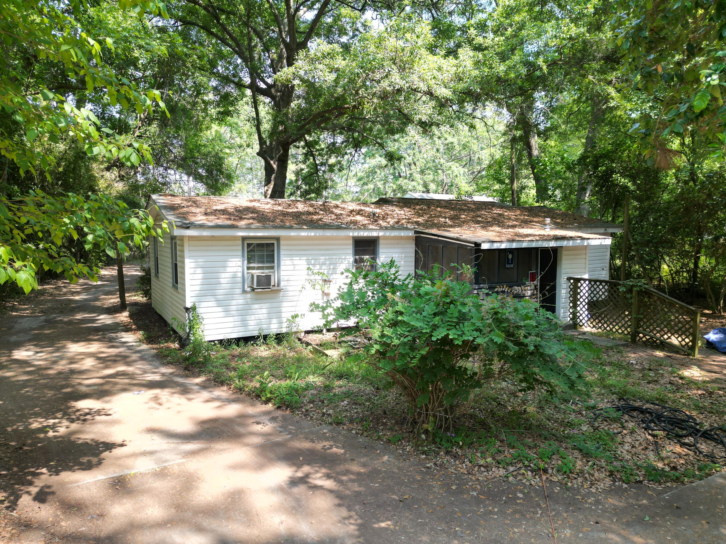1738 Dogwood Road