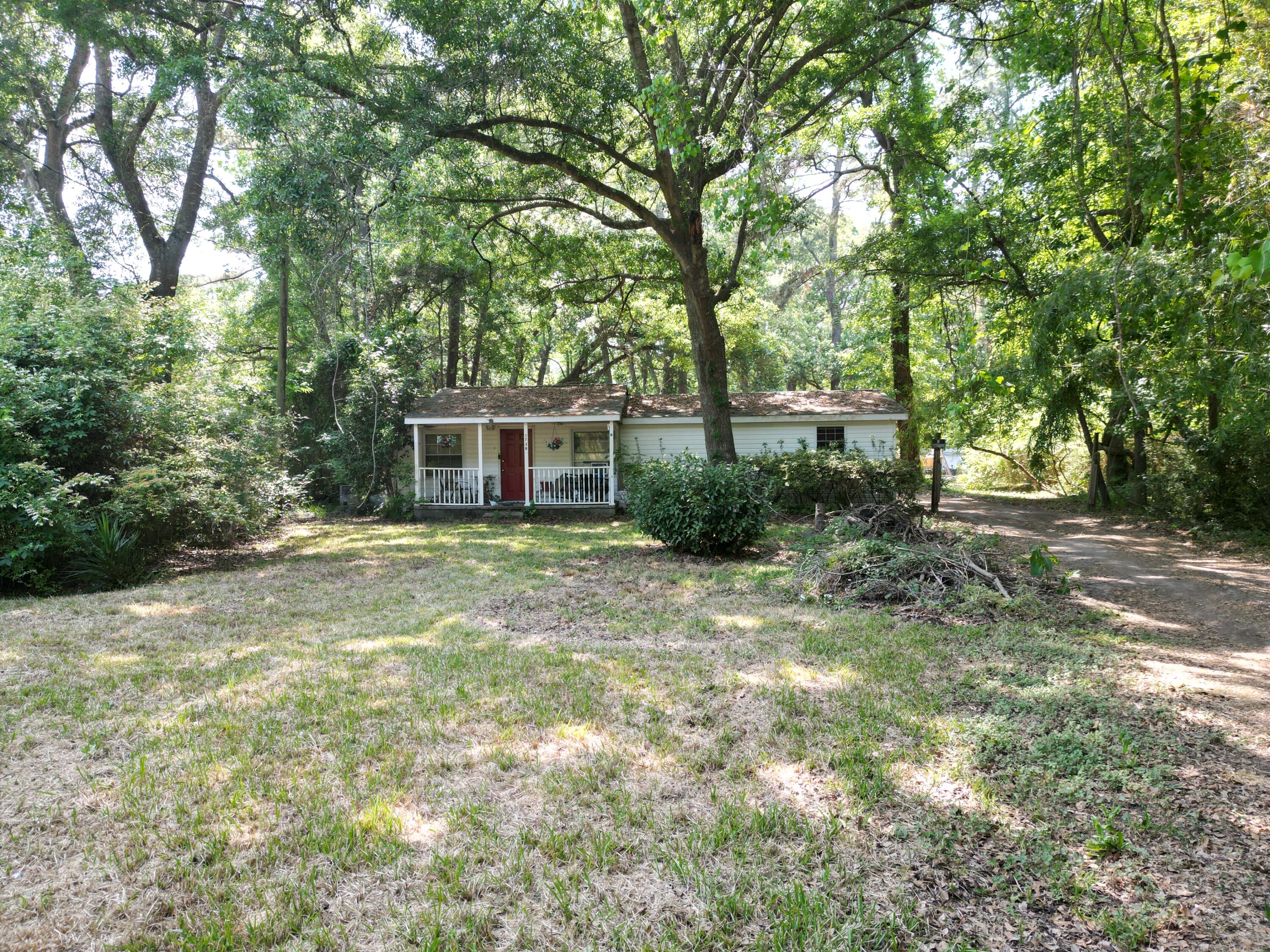 1738 Dogwood Road