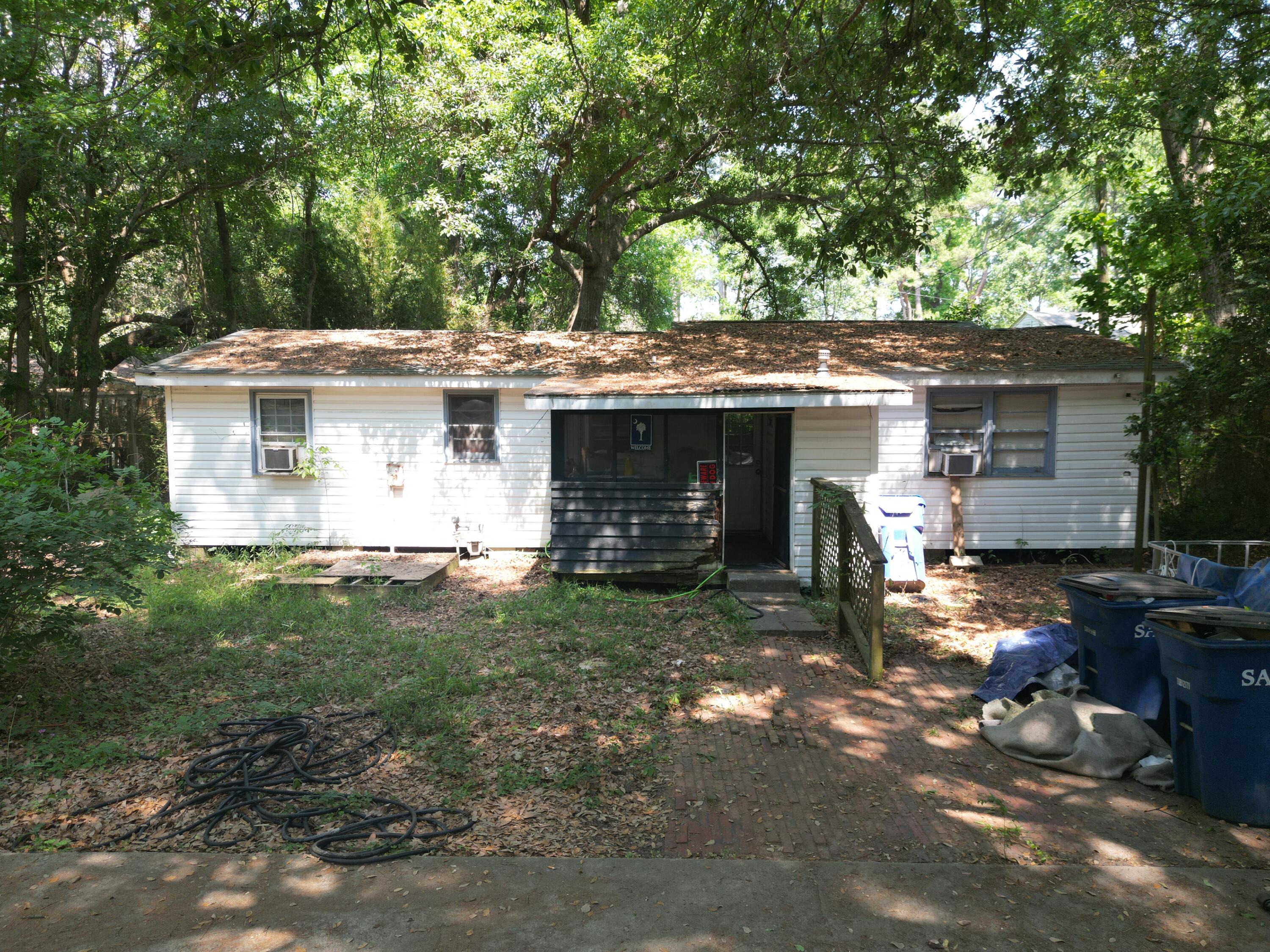 1738 Dogwood Road