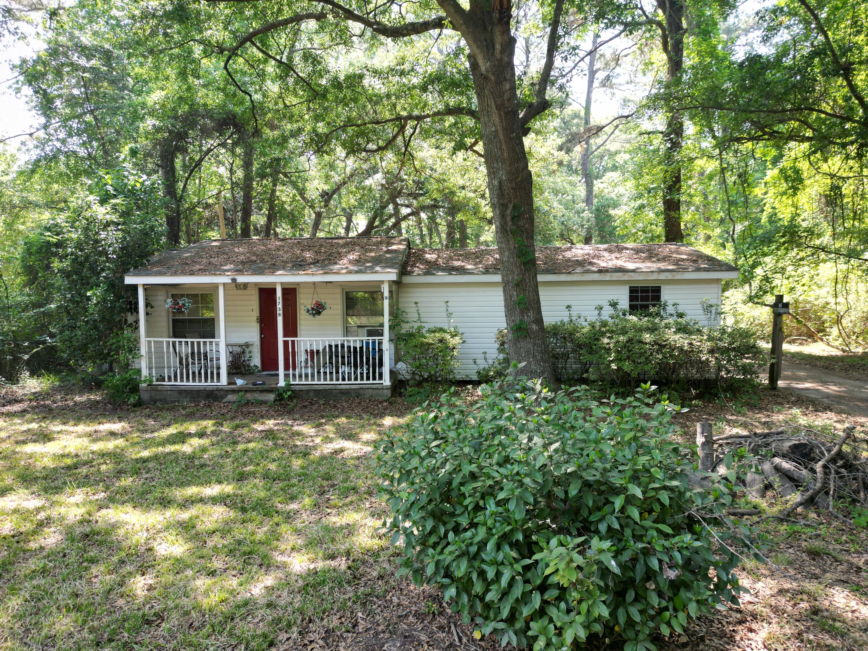 1738 Dogwood Road