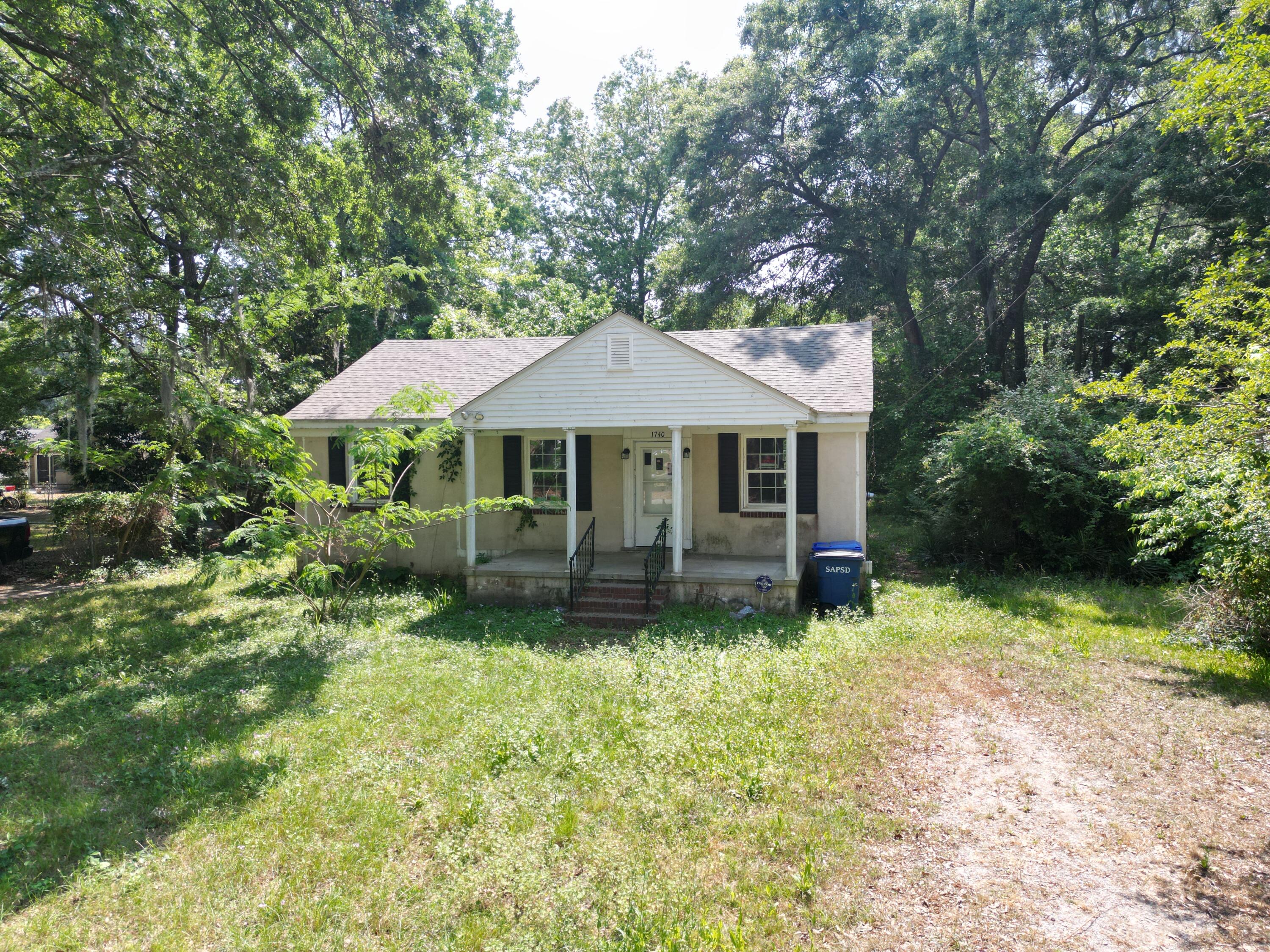 1740 Dogwood