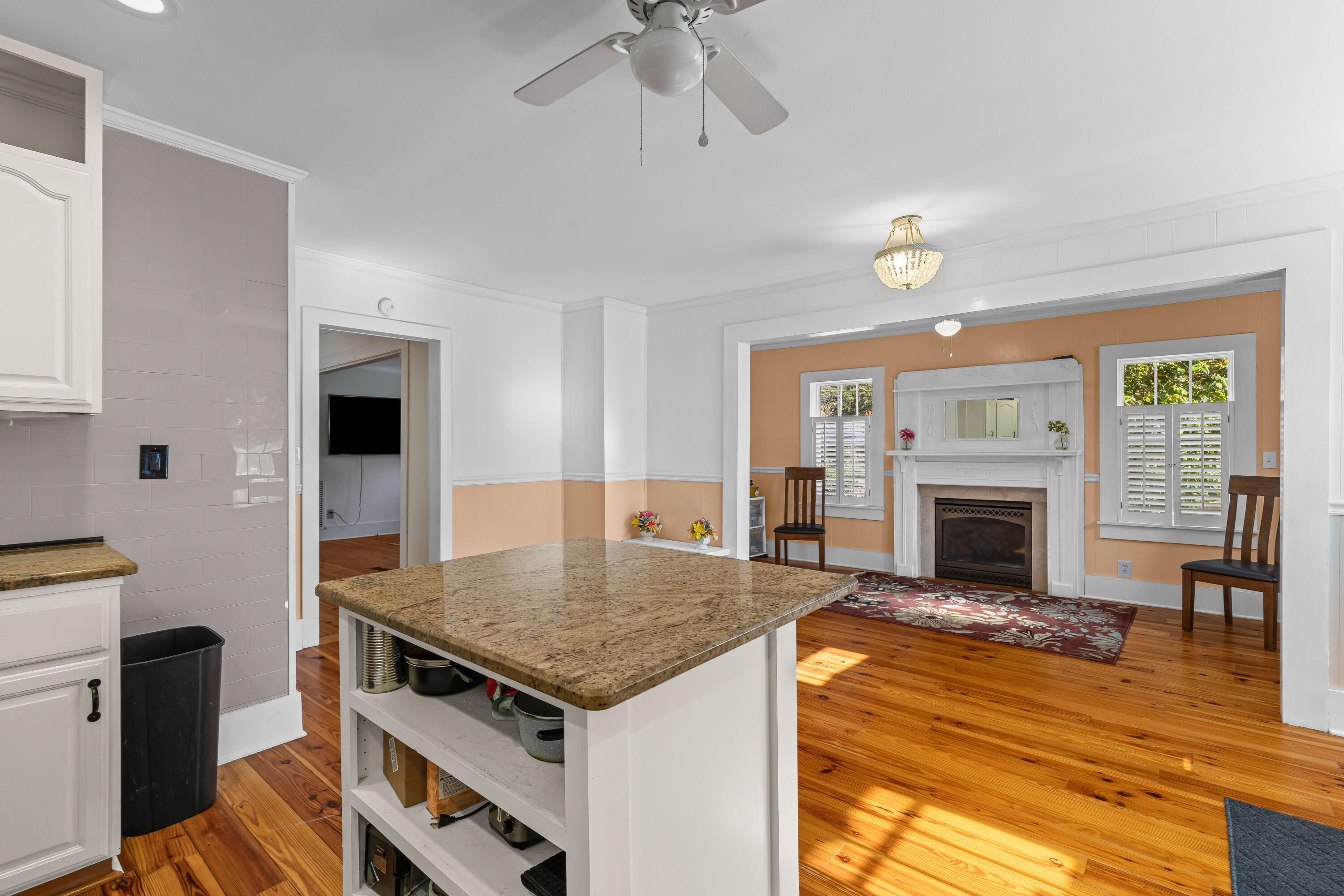 5615 S Highway 165