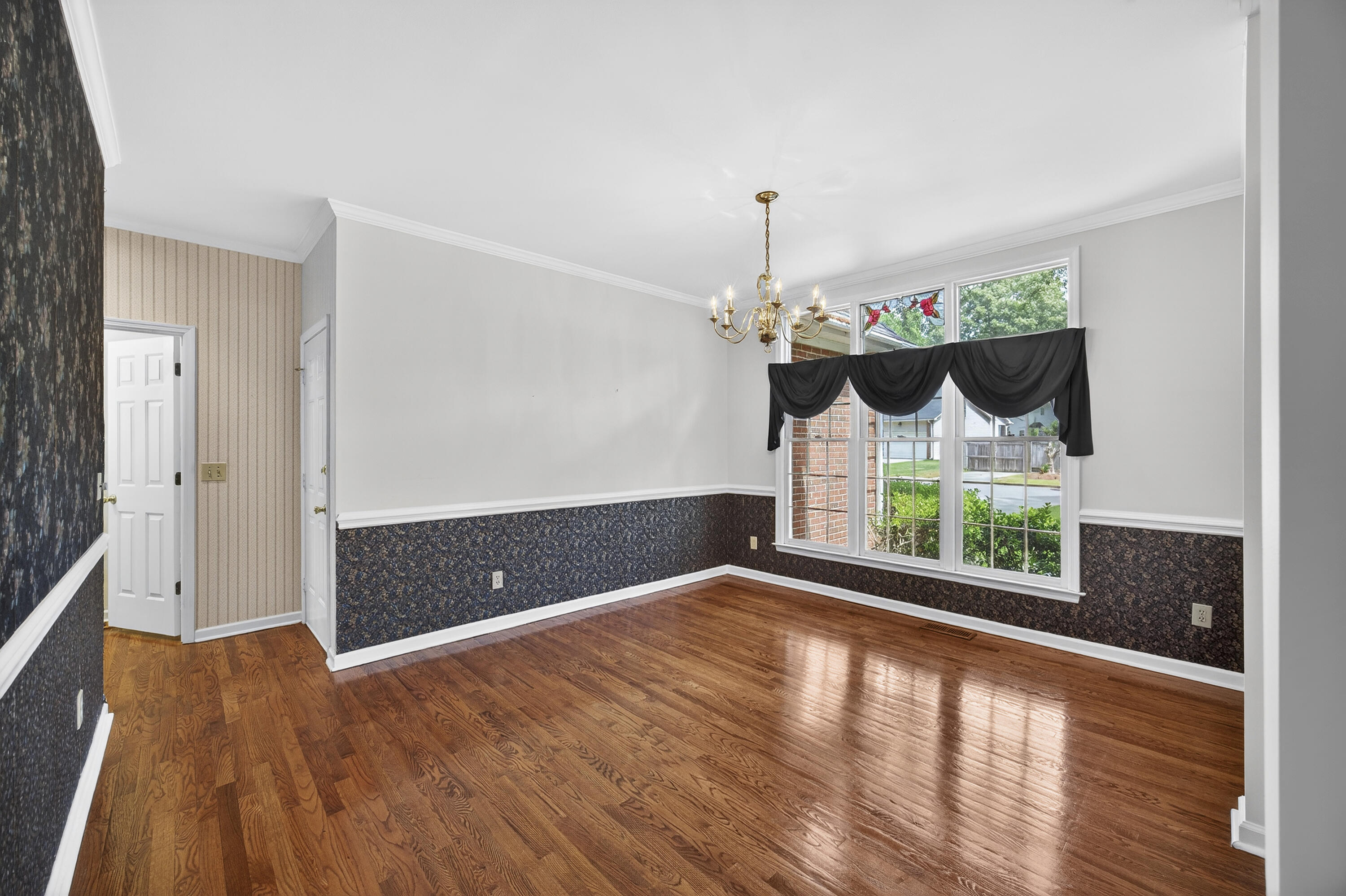 5425 Roxbury Drive