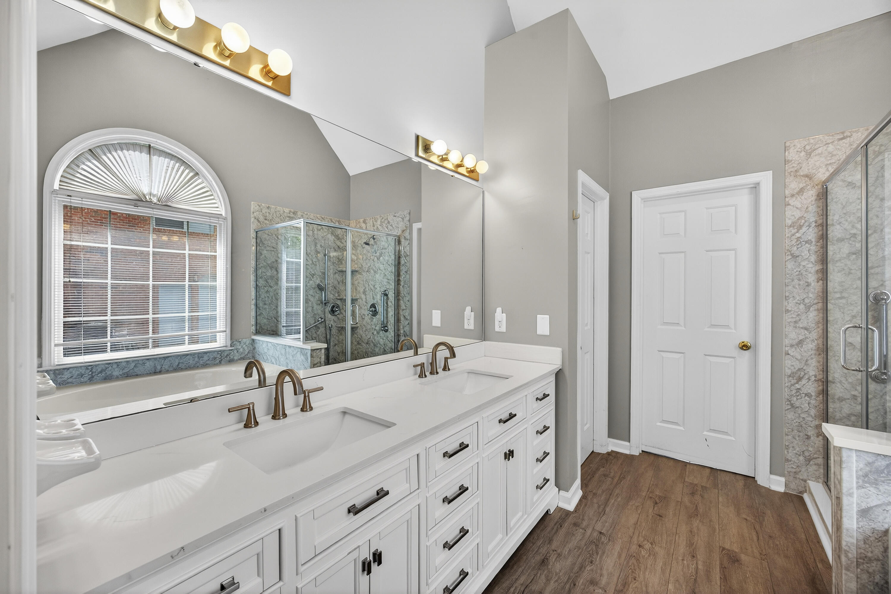 5425 Roxbury Drive
