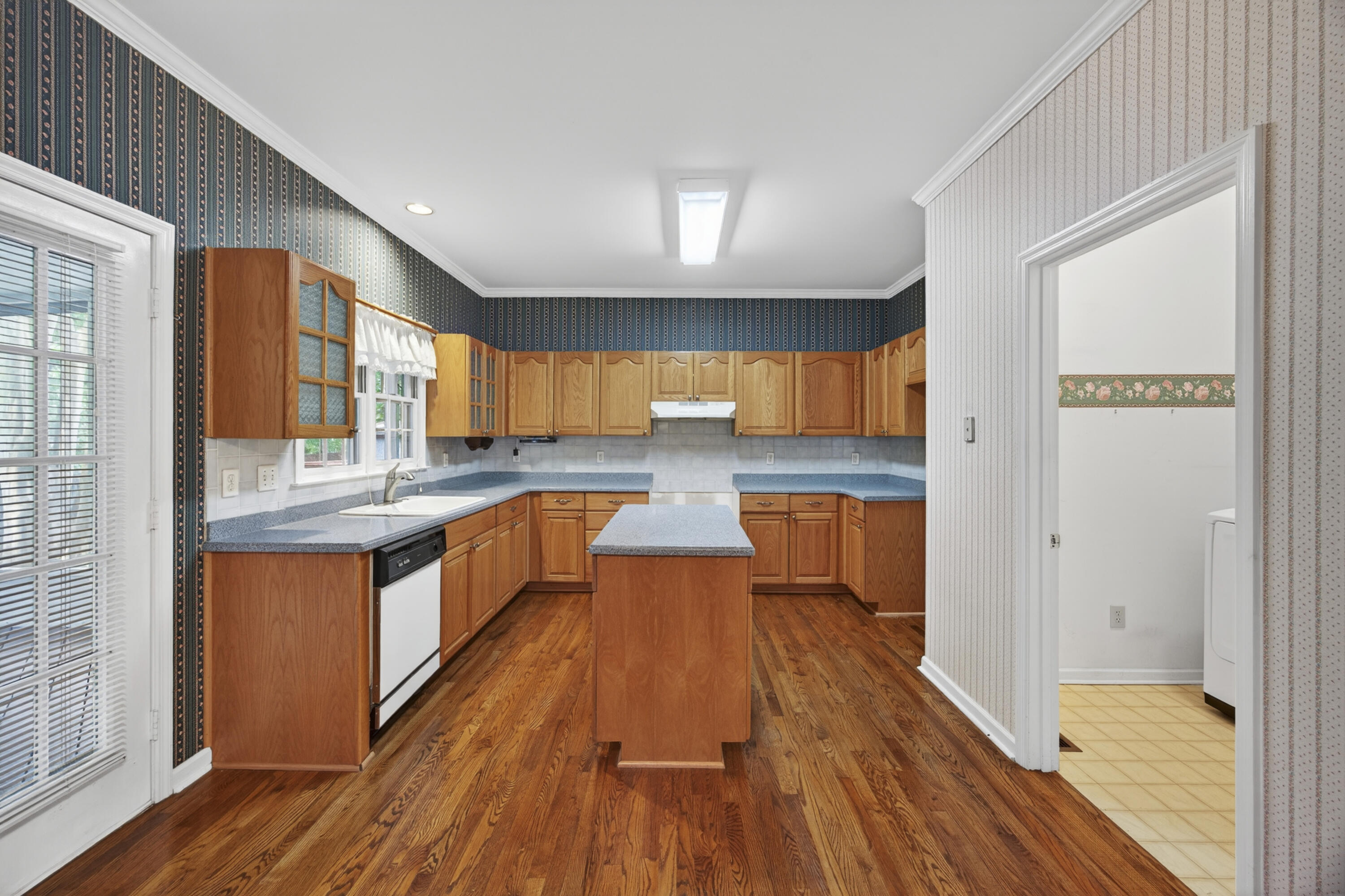 5425 Roxbury Drive