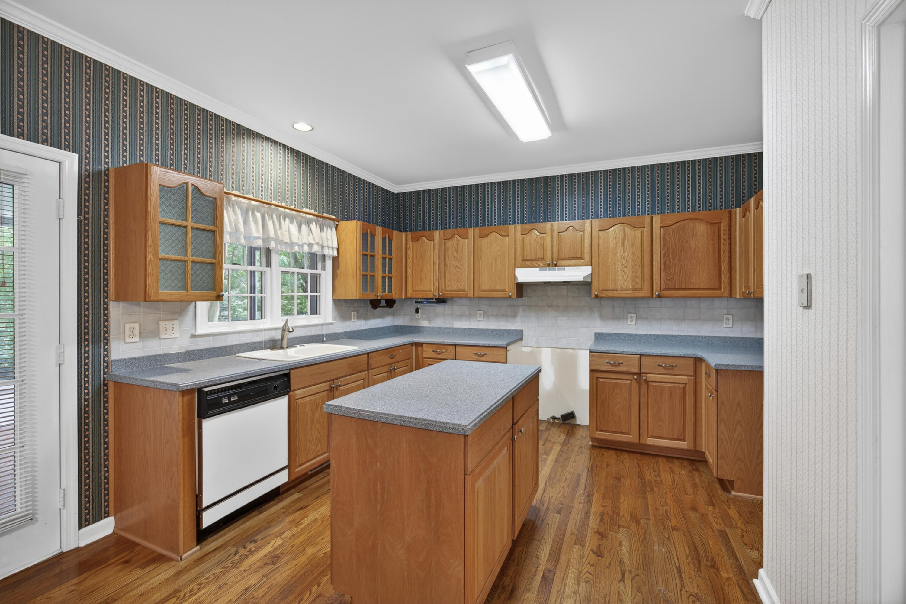 5425 Roxbury Drive